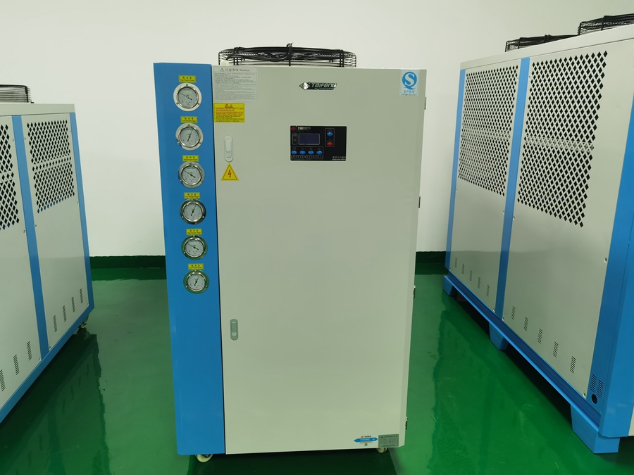 風冷冷水機制冷劑應該怎么加？加制冷劑注意事項