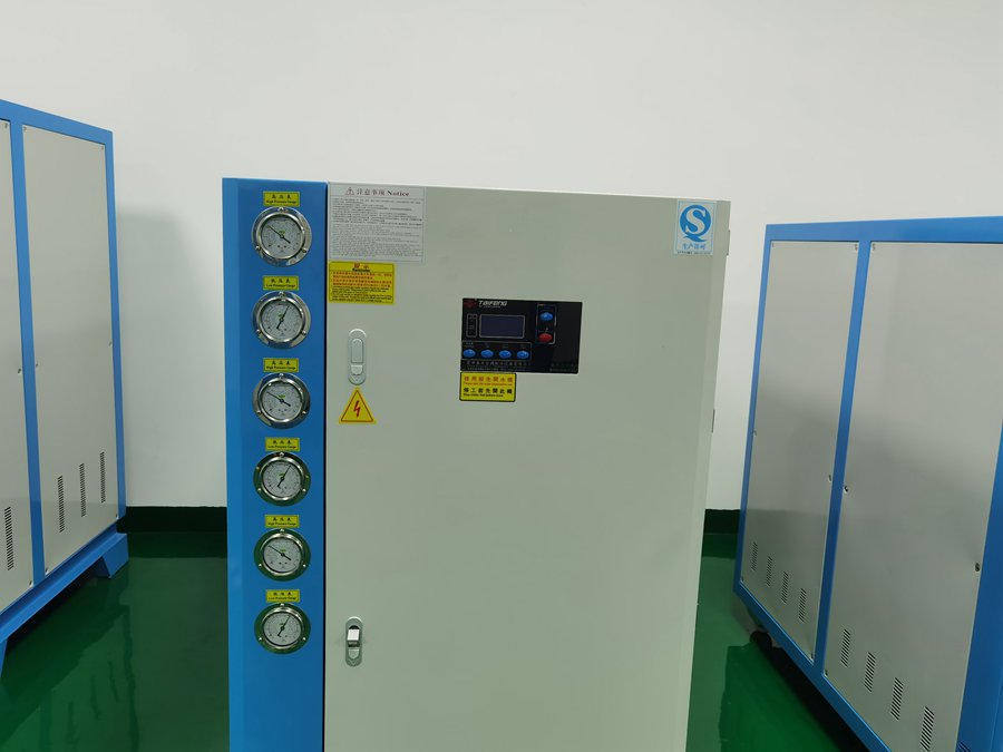 水冷式低溫冷水機組的工作原理是什么？