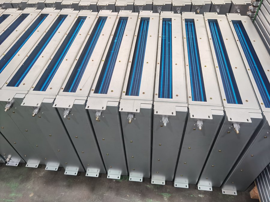 風(fēng)冷冷水機(jī)如何接模溫機(jī)？?jī)?yōu)化生產(chǎn)效率的關(guān)鍵步驟